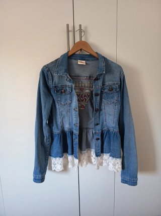 Chaqueta Tejana con Detalle de Encaje