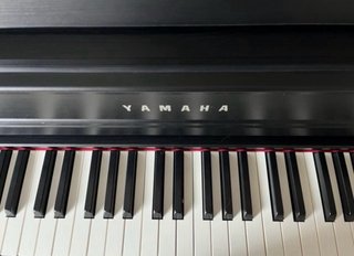 Piano Digital Yamaha Negro