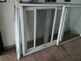 Ventana corredera aluminio con mosquitera y fijo,
