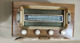 Radio antigua de válvulas