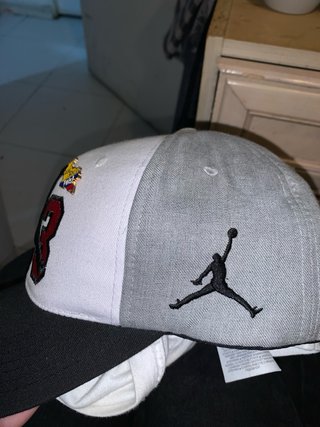 Gorra Jordan 23 Negra y Blanca