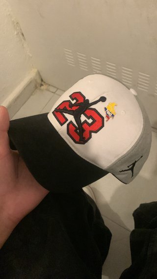 Gorra Jordan 23 Negra y Blanca