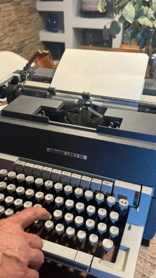 Máquina de escribir Olivetti Línea 98