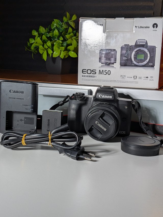 Canon EOS M50 + Obiettivo EF-M 15-45mm