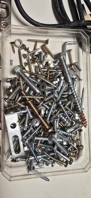 Lote bricolaje y cosas varias: caladora, tornillos
