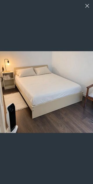 Cama con canapé y mesita de noche