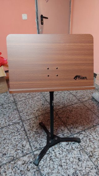 Atril de madera Tigger