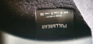 Sudadera negra con texto francés