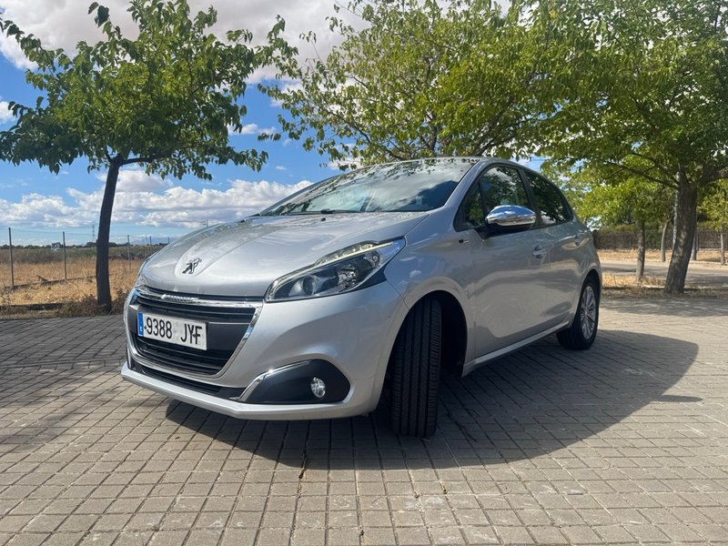 Peugeot 208 1.2 5P Signature PureTech S&S EAT6 2019