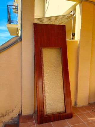 Puertas de madera con cristalera.No se envían