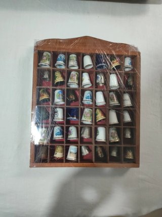 Colección de 180 Dedales con Expositores