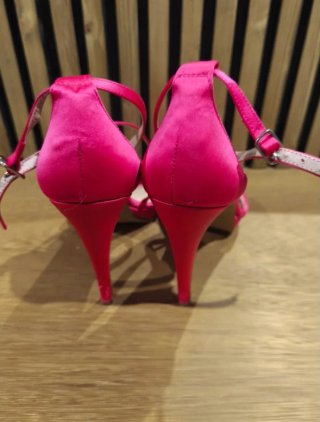 Zapatos de tacón Mimao fucsia