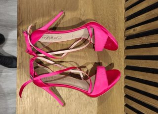 Zapatos de tacón Mimao fucsia