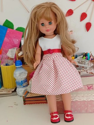 Muñeca Nancy Vestido Lunares Rojo