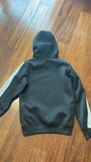 Sudadera Negra con Rayas Blancas
