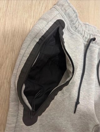 Pantalón Corto Nike Tech Fleece Gris