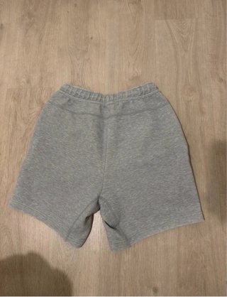 Pantalón Corto Nike Tech Fleece Gris