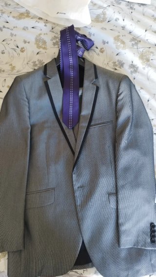 Traje de Boda Gris con Corbata Morada