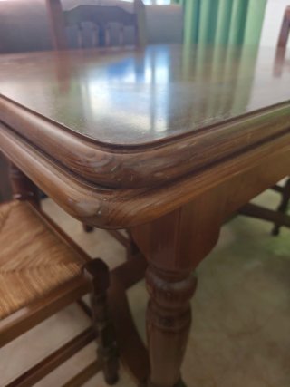 Mesa Extensible de Madera y 5 Sillas de Enea