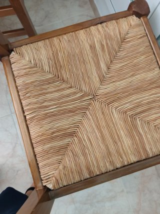 Mesa Extensible de Madera y 5 Sillas de Enea