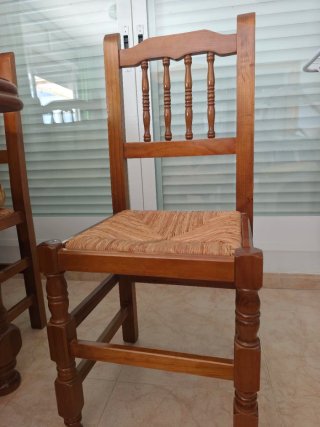 Mesa Extensible de Madera y 5 Sillas de Enea