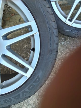 Set de 4 Llantas con Neumáticos 235/45 R17