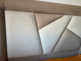 Cabecero de tela y polipiel beige y marrón