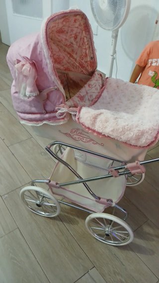 Coche de muñecas rosa Reborn