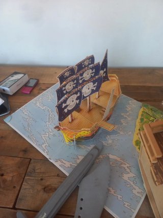 Lote Barco Pirata Madera + Barco Pop-Up+espadas