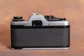 Olympus OM-10 Cámara Analógica Plata y Negra