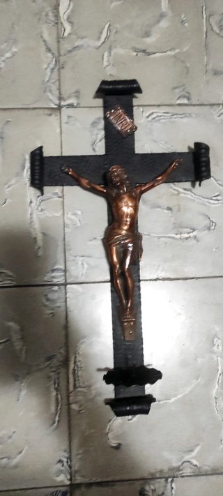 Crucifijo Vintage de Forja con Portavelas