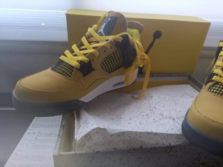 Air Jordan 4 Retro Lightning