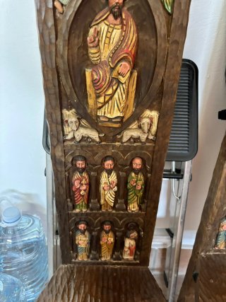 Sillas de madera tallada