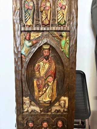 Sillas de madera tallada