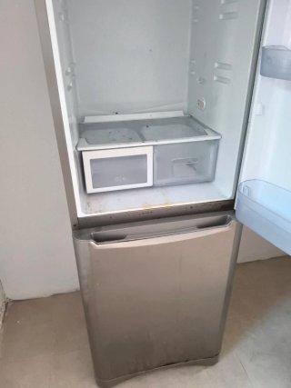 Nevera Indesit Plateada
