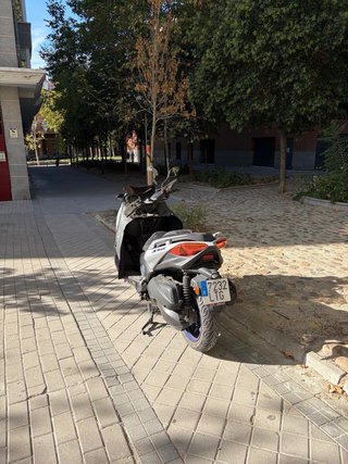 Yamaha Xmax 300 gris/azul 2021