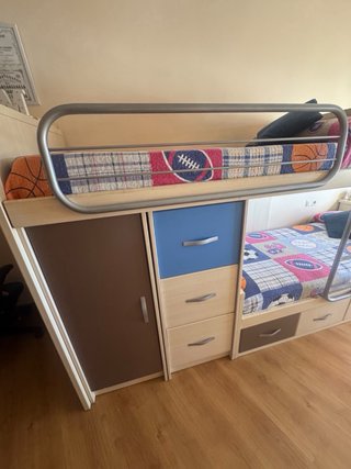 Cama juvenil con escritorio y almacenaje