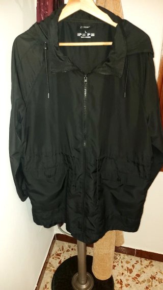 Chaqueta Negra con Capucha Talla L