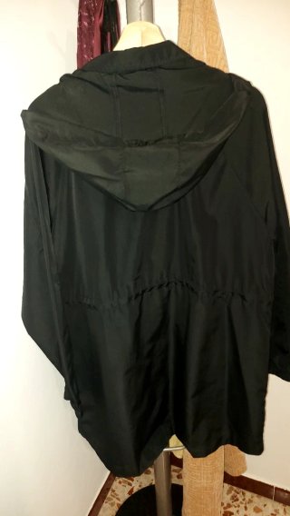 Chaqueta Negra con Capucha Talla L