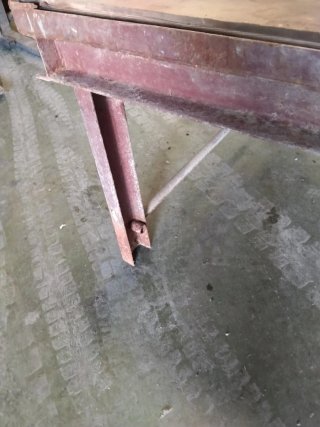 Mesa de trabajo con tornillo de banco