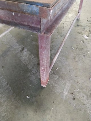 Mesa de trabajo con tornillo de banco