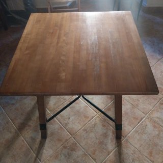 Mesa de Madera con Patas de Forja