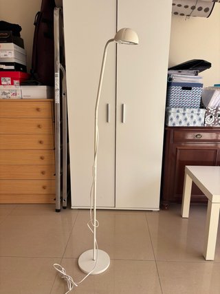 Lámpara de pie IKEA blanca