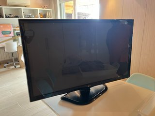 Televisor Plasma LG 42” con su peana