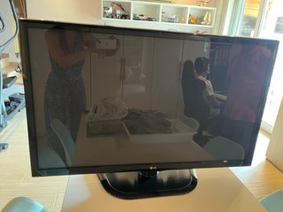 Televisor Plasma LG 42” con su peana
