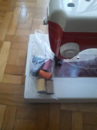 Máquina de coser eléctrica Roman