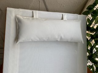 Hamaca de Madera y Tela Blanca