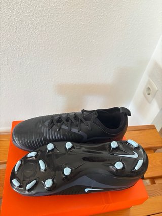 Botas de fútbol Nike negras