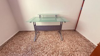 Escritorio de Cristal con Estante Superior