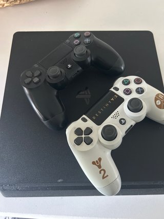 PS4 (PlayStation 4) 500GB con 2 mandos